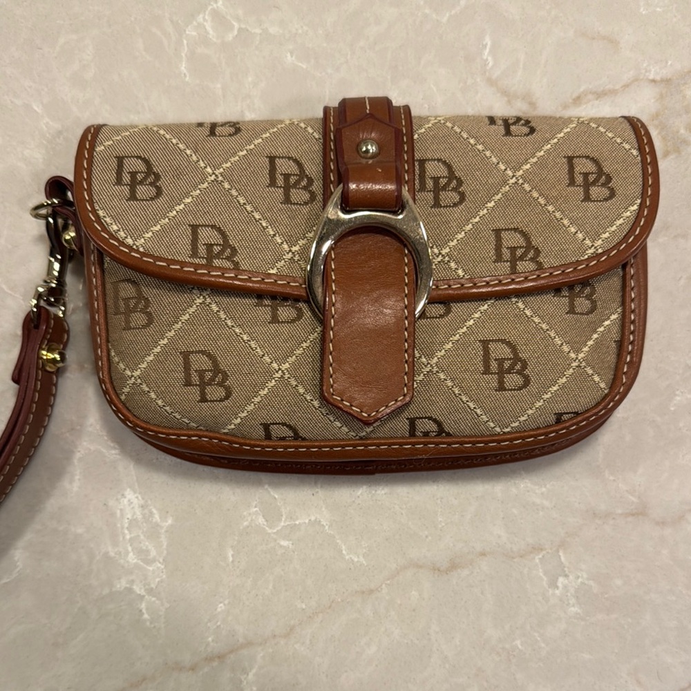 Dooney & Bourke wristlet
